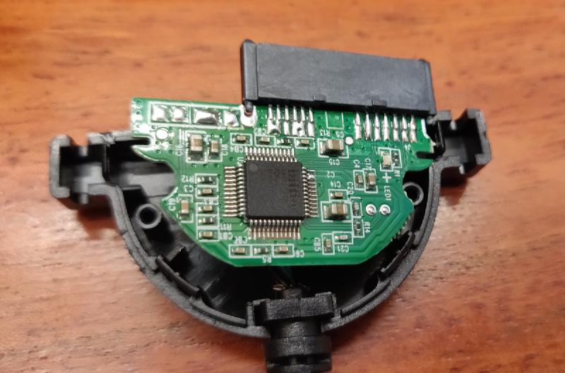 Der originale Adapter ist zu groß und hat den falschen Stecker