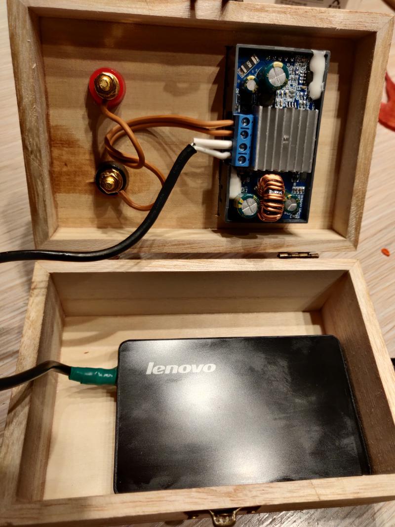 Ein Arduino würde noch reinpassen. Aber wozu?